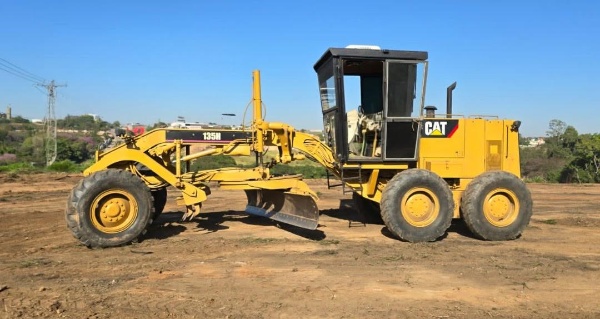 Motoniveladora Caterpillar 135H ano 1996