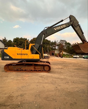 Escavadeira Volvo EC210B ano 2014 - EC210B - Máquinas de Linha Amarela