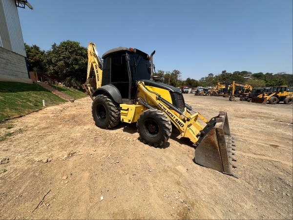 Retroescavadeira New Holland B95B