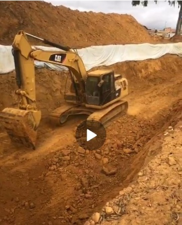 Escavadeira Caterpillar 323DL2 ano 2015