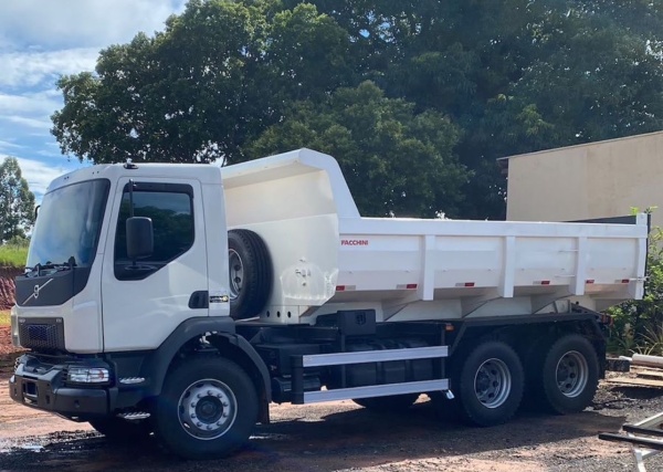 Caminhão Volvo VM 270 ano 2022 - VM 270 - Caminhões e Carretas