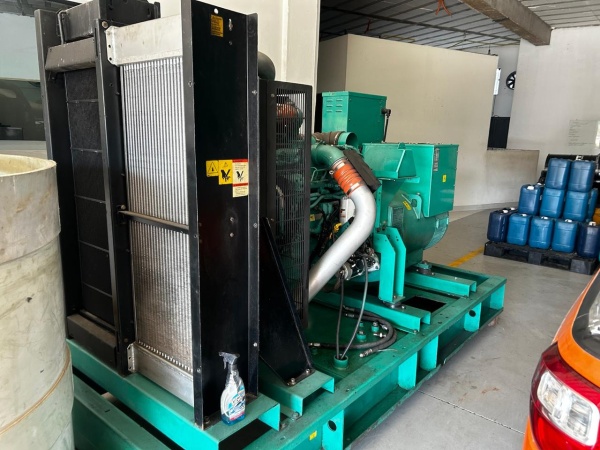 Gerador de Energia Cummins 375 kVA ano 2014