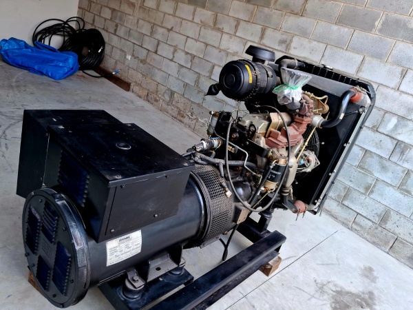 Gerador de Energia STEMAC 100 kVA ano 2005