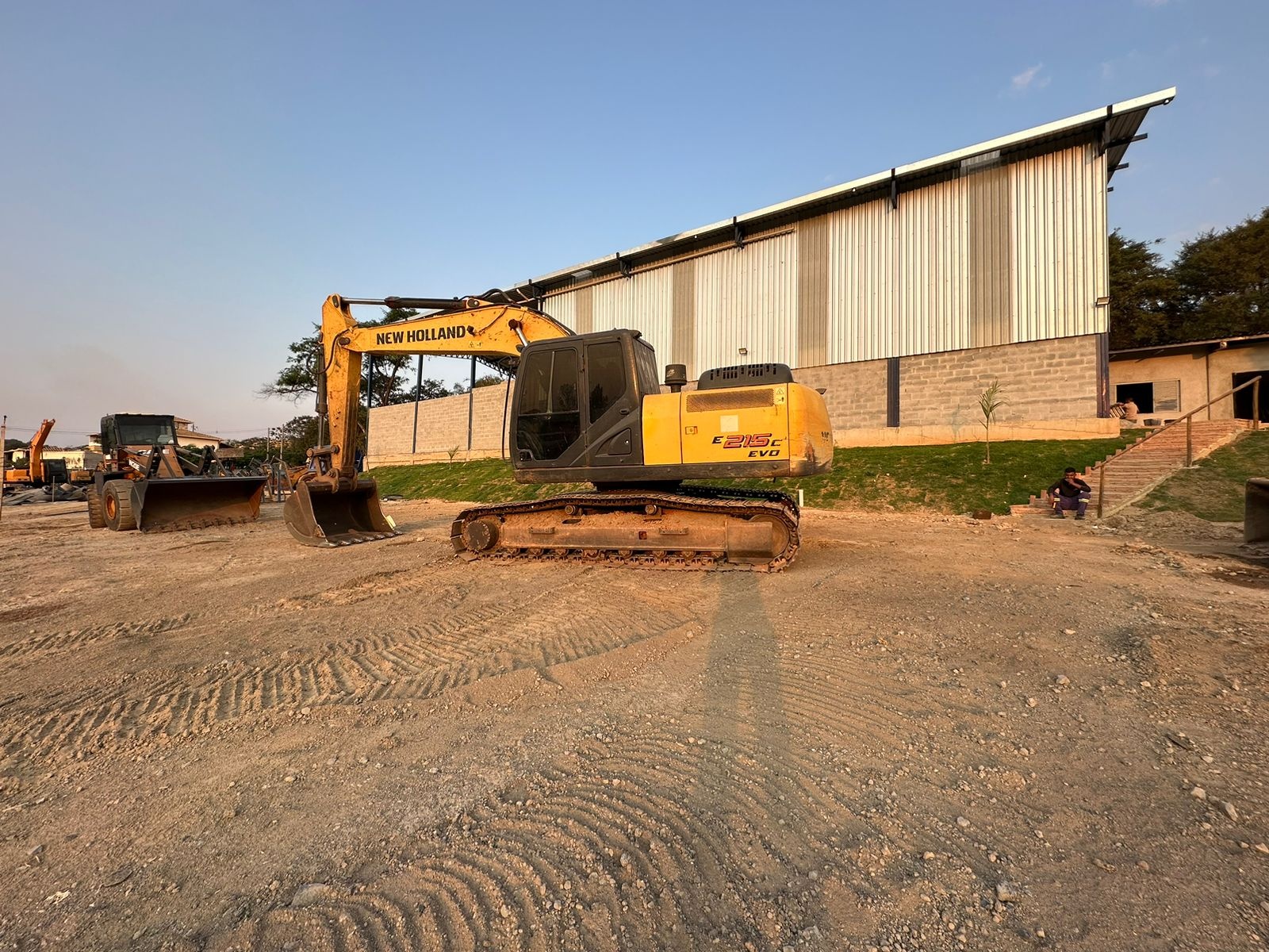 Escavadeira New Holland E215 ano 2018