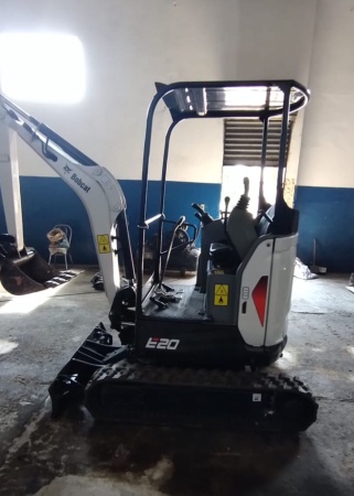 Mini escavadeira Bobcat E20
