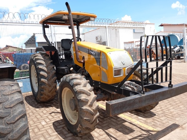 Trator Valtra A750 ano 2011