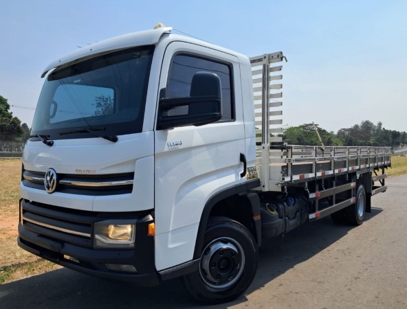 Caminhão Volkswagen 11180 4x2 ano 2018