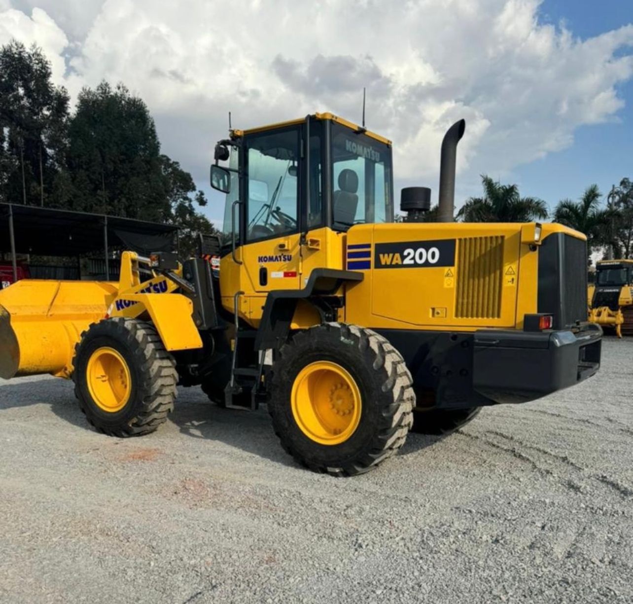 Pá Carregadeira Komatsu WA 200 ano 2022
