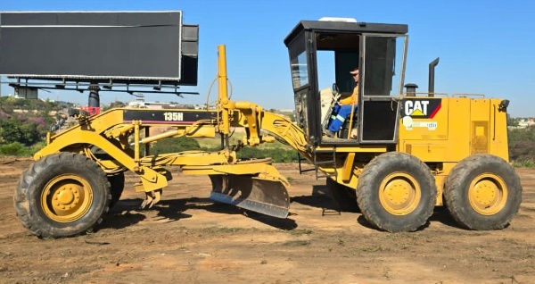 Motoniveladora Caterpillar 135H ano 1996