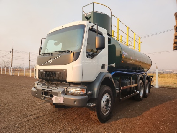 Caminhão Volvo VM330 ano 2022 - VM330 - Caminhões e Carretas
