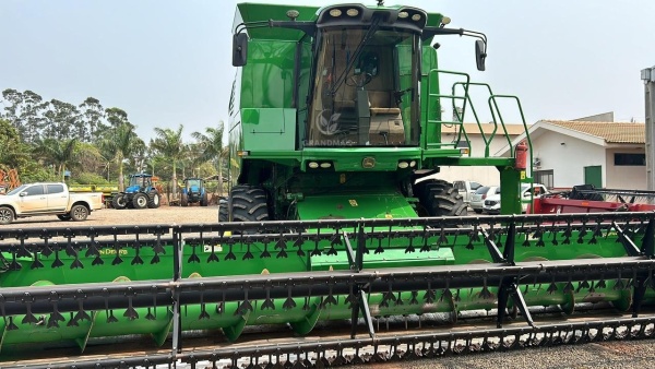 Colheitadeira John Deere 1570 ano 2012