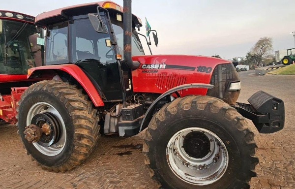 Trator Case Maxxum 180 ano 2011