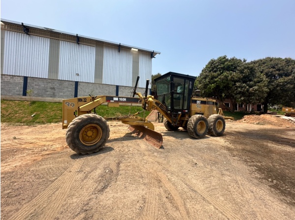 Motoniveladora Caterpillar 160H ano 2003