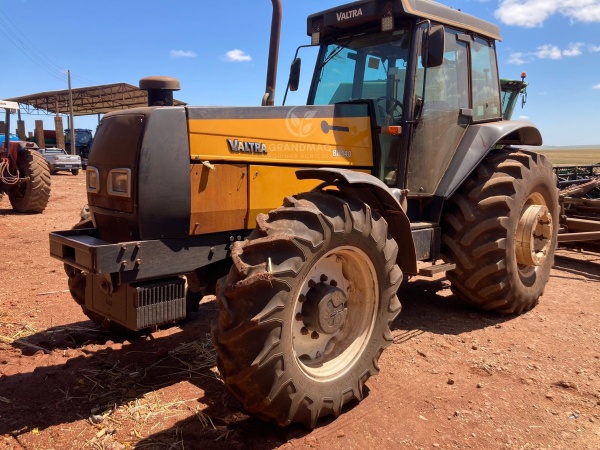 Trator Valtra BH 140 ano 2007