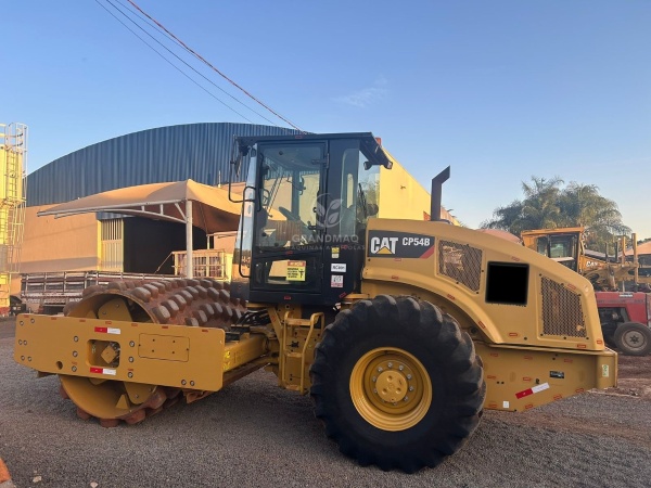 Rolo Compactador Caterpillar CP54B ano 2014