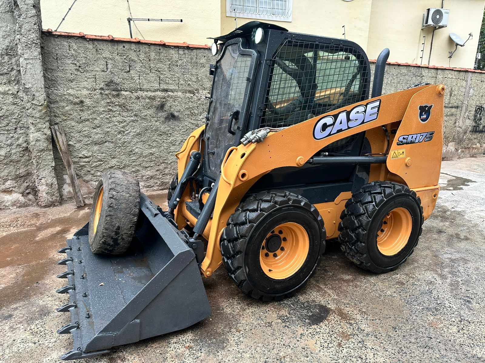 Mini Carregadeira Case SR175 ano 2014