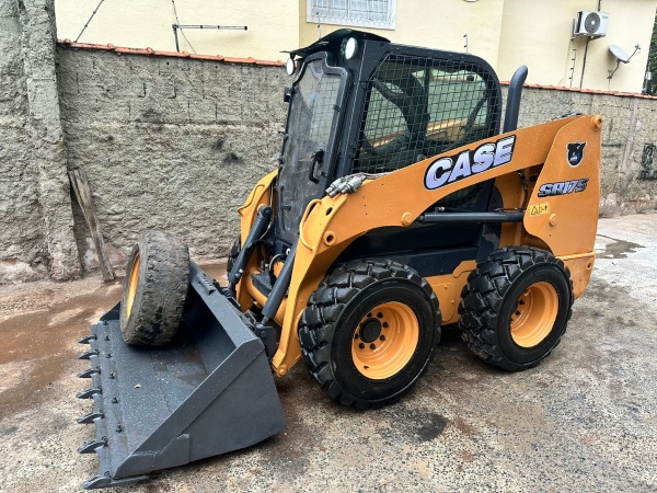 Mini Carregadeira Case SR175 ano 2014