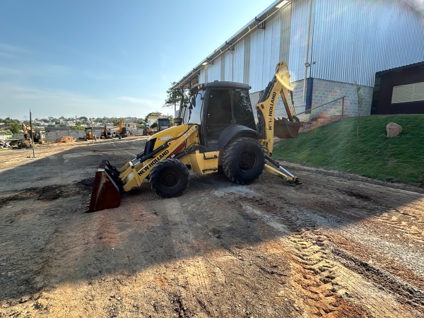 Retroescavadeira New Holland B95B ano 2018 - B95B - Máquinas de Linha Amarela