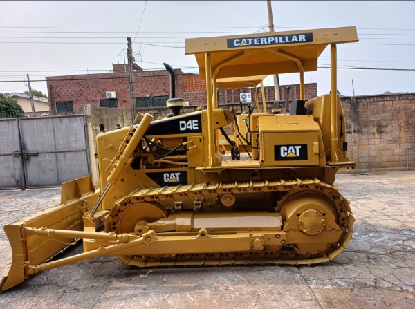 Trator de Esteira Caterpillar D4E ano 1993