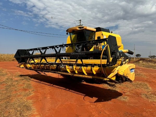 Colheitadeira New Holland TC 5090   ano 2014