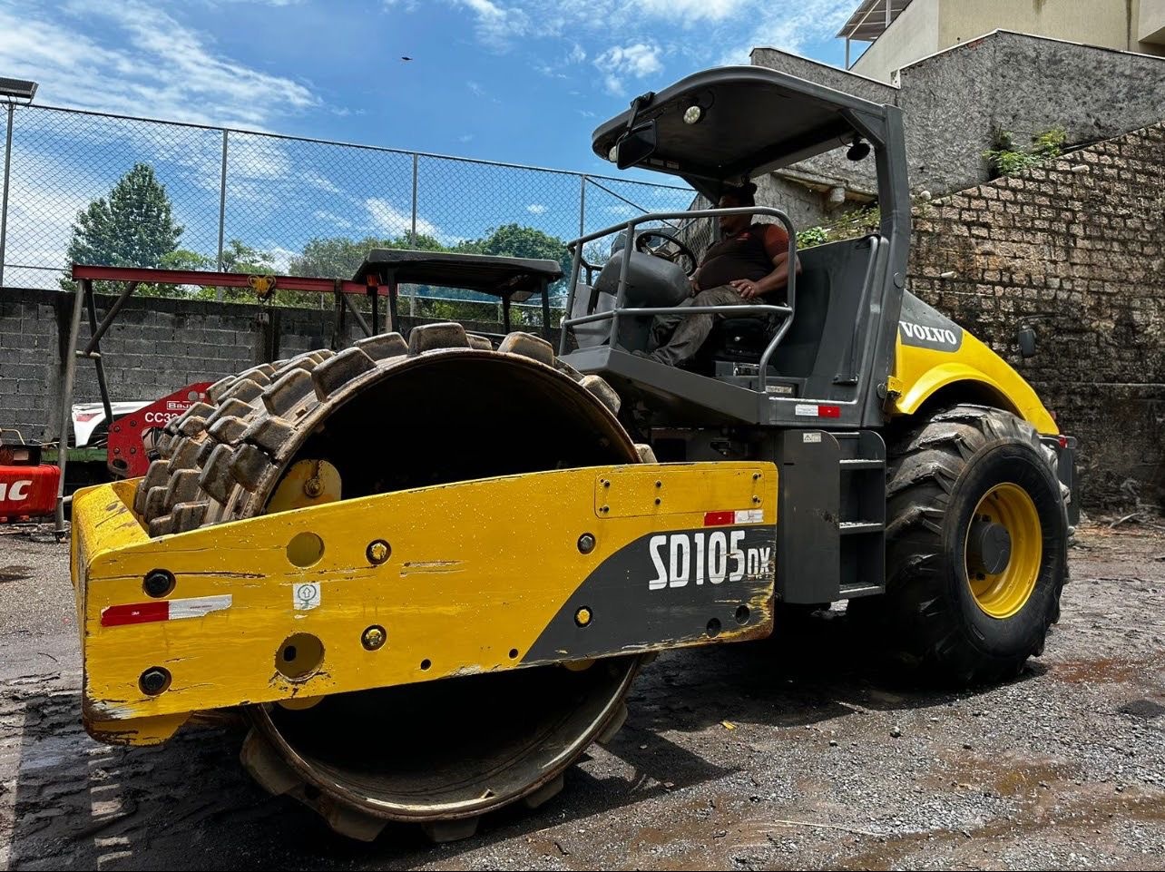 Rolo Compactador Volvo SD105 ano 2009