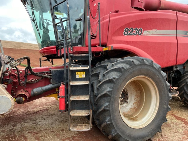 Colheitadeira Case 8230 ano 2018 - 8230 - Máquinas Agrícolas