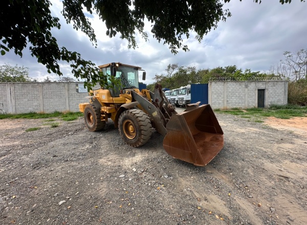 Pá Carregadeira Volvo L90 - L90 - Máquinas de Linha Amarela
