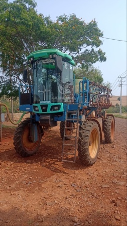Pulverizador Autopropelido Montana Boxer ano 2011