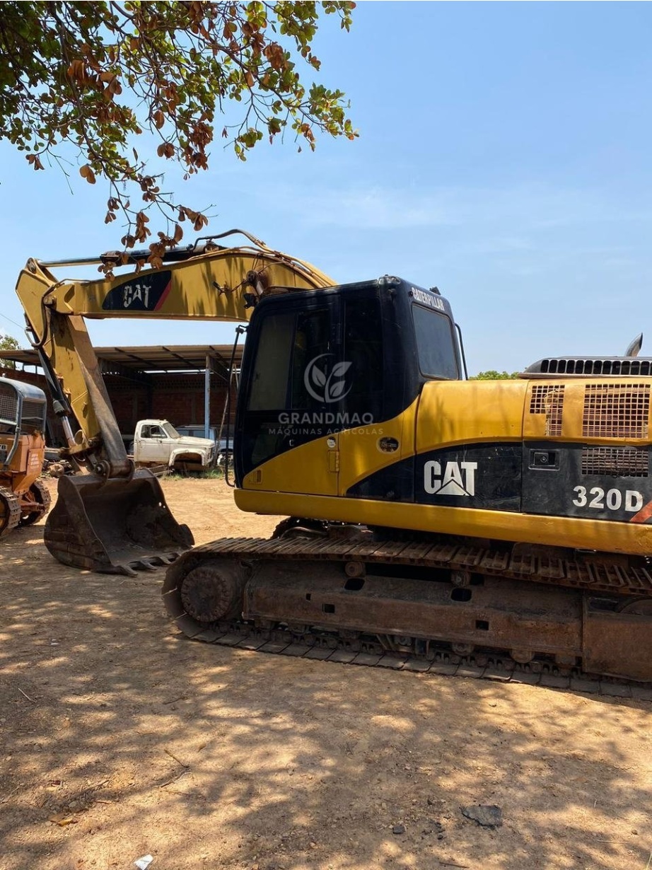 Escavadeira Caterpillar 320D ano 2011