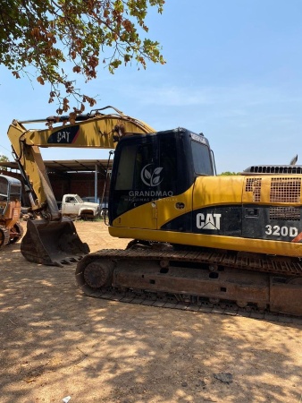 Escavadeira Caterpillar 320D ano 2011 - 320D - Máquinas de Linha Amarela