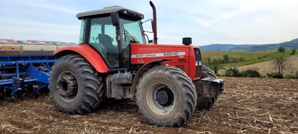 Trator Massey Ferguson 680 HD  ano 2010