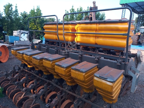 Plantadeira Valtra BP 804L ano 2015