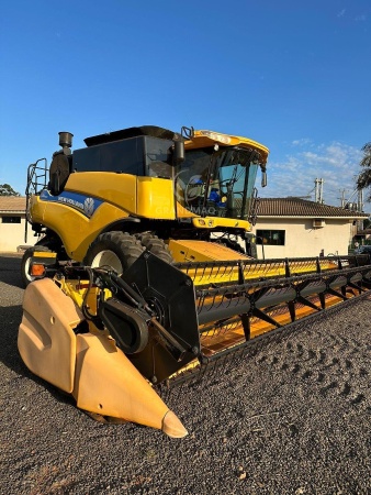 Colheitadeira New Holland CR 6080 ano 2013