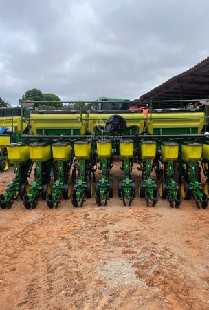Plantadeira John Deere 1111 ano 2013