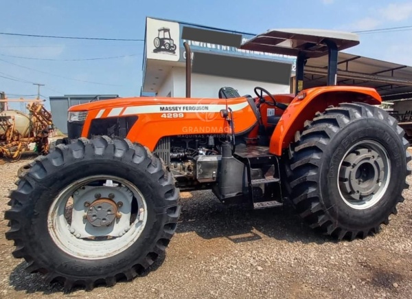 Trator Massey Ferguson MF 4299 ano 2015 - MF 4299 - Máquinas Agrícolas
