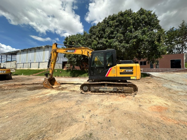 Escavadeira SANY SY135 C ano 2022