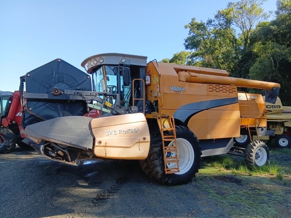 Colheitadeira Valtra BC4500 ano 2011
