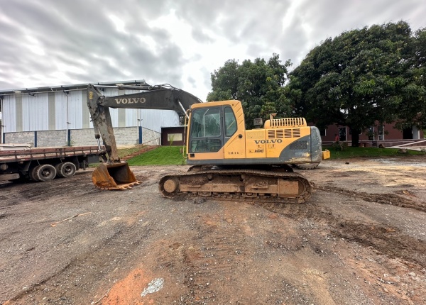 Escavadeira Volvo EC210B ano 2009