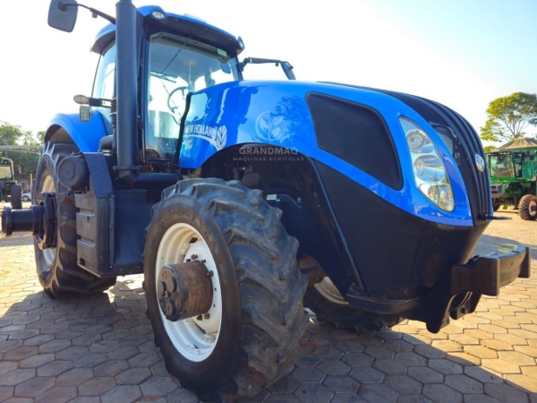 Trator New Holland T8 385 ano 2013