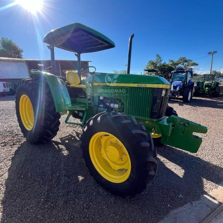 Trator John Deere 5600 ano 2002