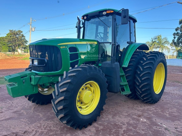 Trator John Deere 6145J ano 2012