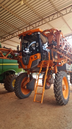 Pulverizador Autopropelido Jacto Uniport 3030 ano 2014