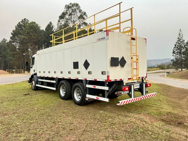 Caminhão Volvo VM 270 - Caminhões e Carretas