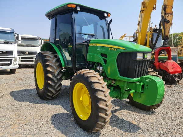 Trator John Deere 5078 E ano 2016 - 5078 E - Máquinas Agrícolas