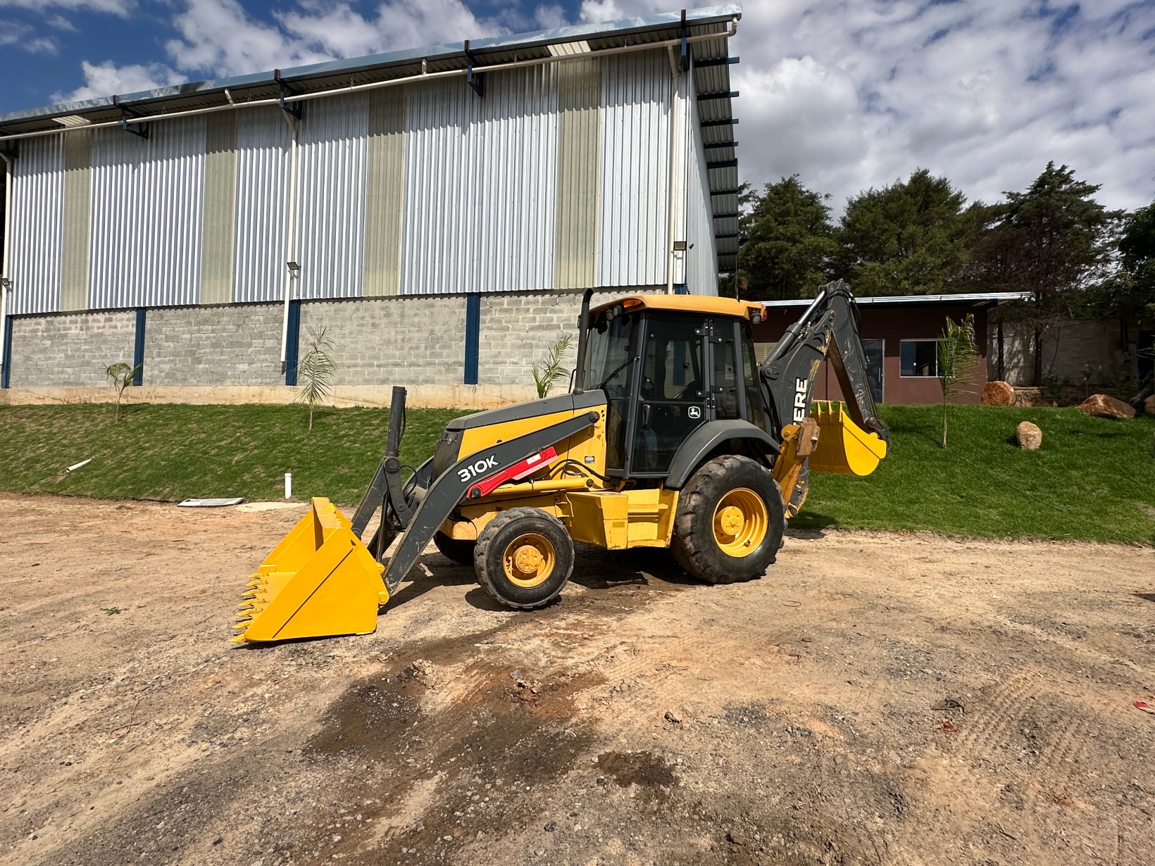 Retroescavadeira John Deere 310K ano 2014