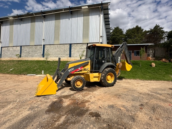 Retroescavadeira John Deere 310K ano 2014