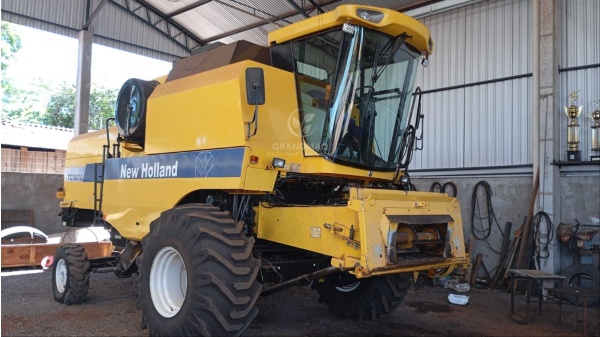 Colheitadeira New Holland TC 5070 ano 2012