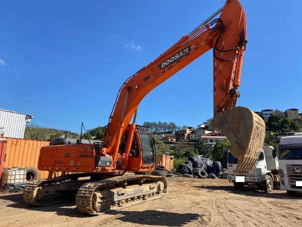 Escavadeira Doosan DX300LCA ano 2015