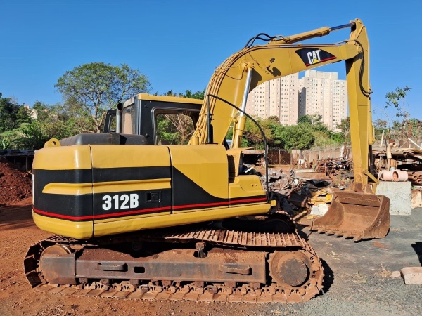 Escavadeira Caterpillar 312C ano 2001 - 312C - Máquinas de Linha Amarela