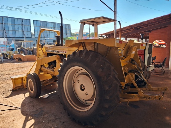 Trator CBT 2105 ano 1981
